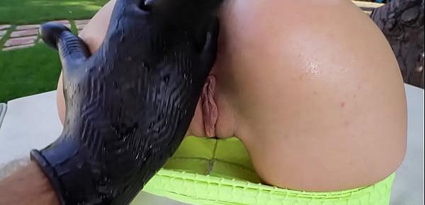 Hot milf with a great ass - milf porn